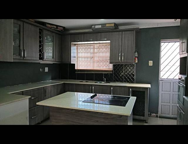 3 BEDROOM HOUSE FOR SALE IN SAVANNA PARK